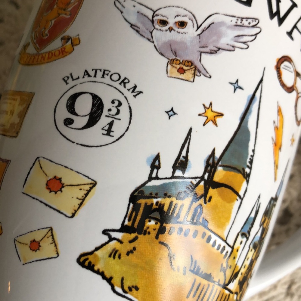Harry Potter HOGWARTS Mug - Picture 3 of 9